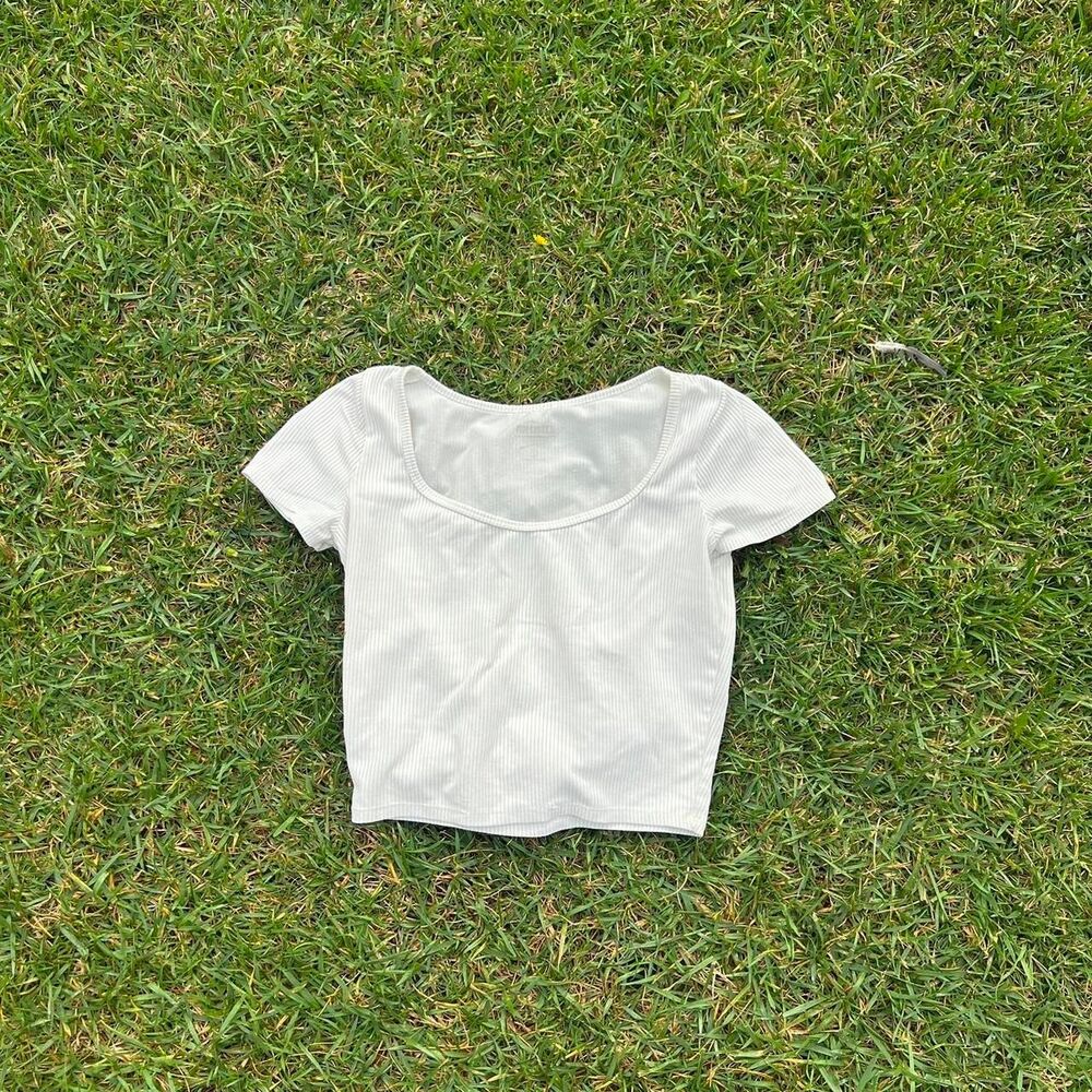 Hollister Co. white ribbed crop top #hollister #ribbed women’s size Small